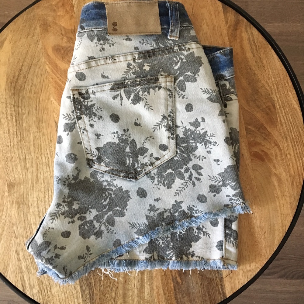 Garage Denim shorts floral pattern size:8